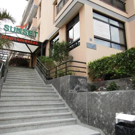 Puesta Del Sol En Playa Arena *