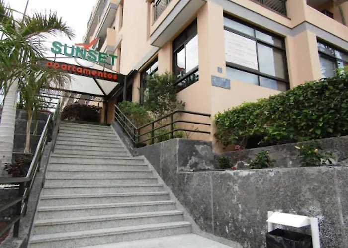 Puesta Del Sol En Playa Arena *